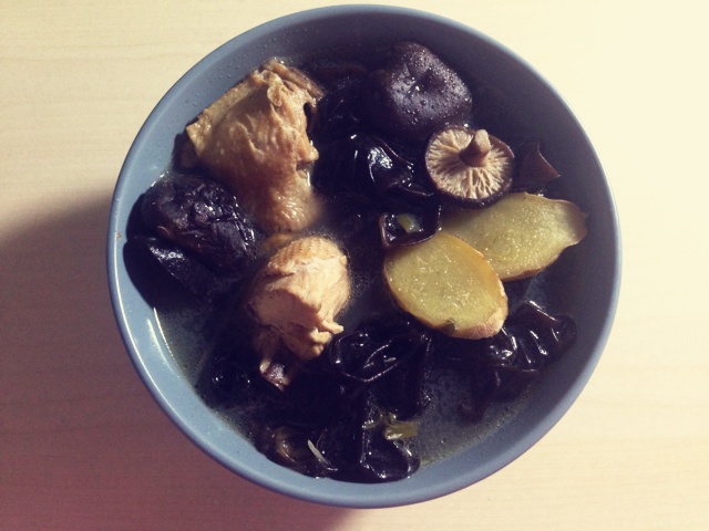 香菇炖鸡汤