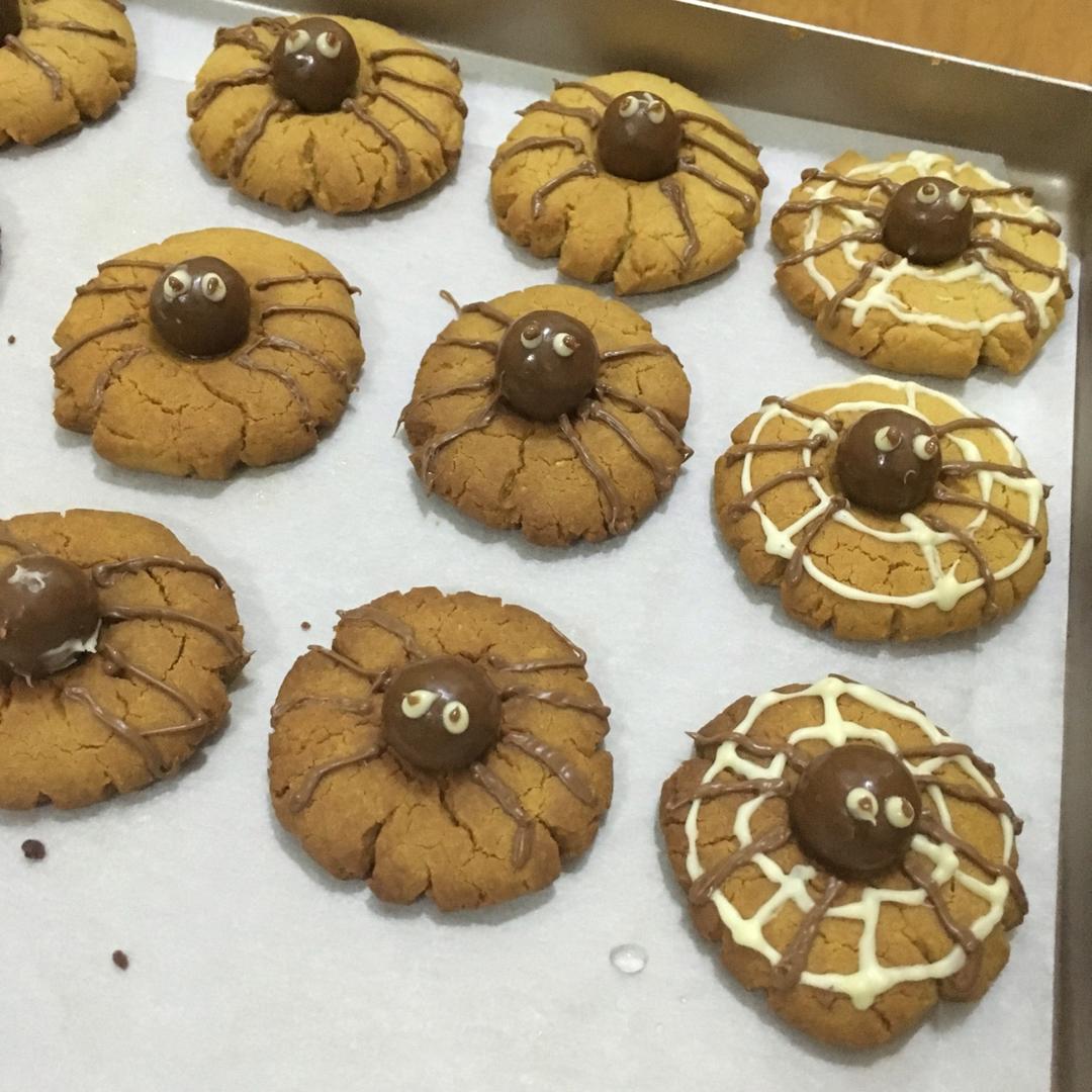 万圣节蜘蛛花生酱曲奇