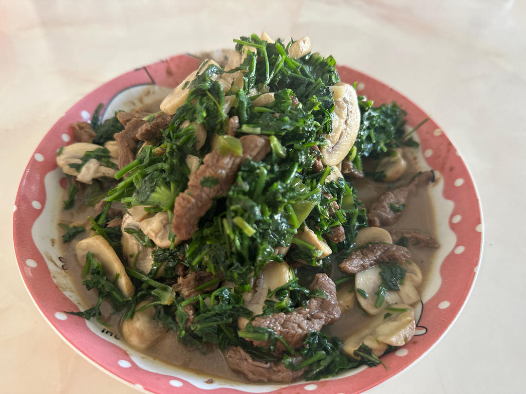 荠菜炒蘑菇