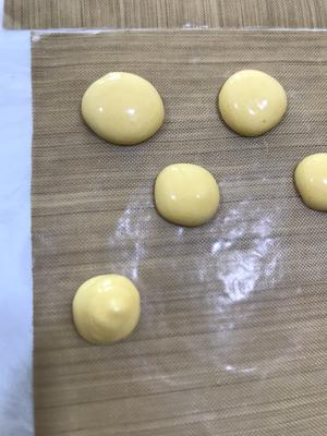 超详细的蛋黄溶豆的做法 步骤12
