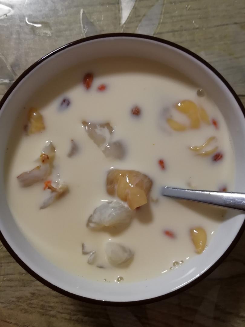 荔枝牛奶炖花胶