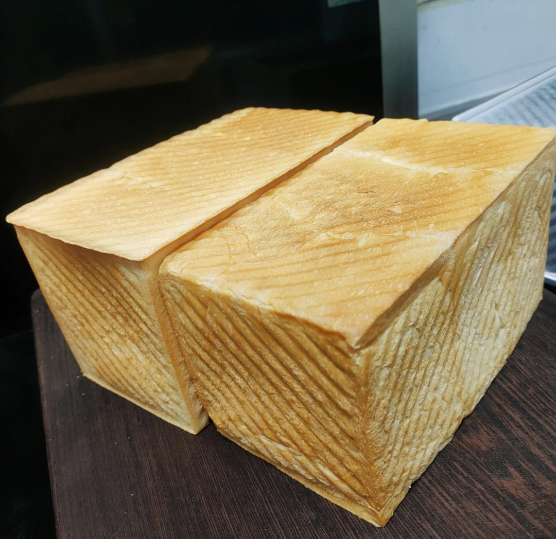 一次发酵的牛奶吐司，省事儿但依旧松软