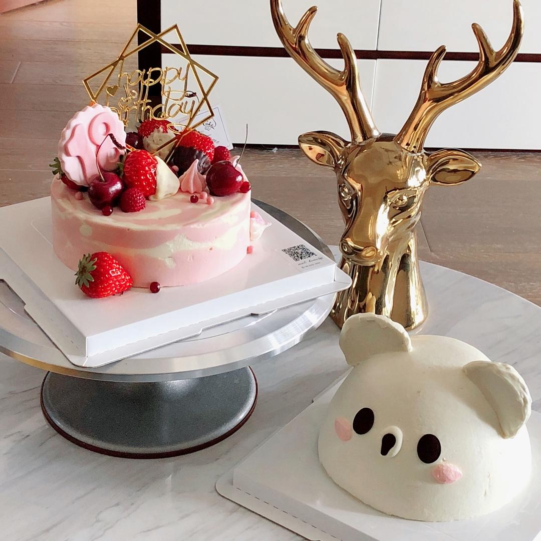 梁laughing做的球形奶油抹面卡通蛋糕