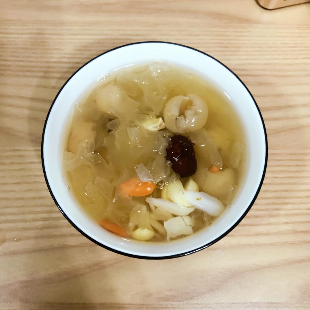 红枣银耳莲子羹