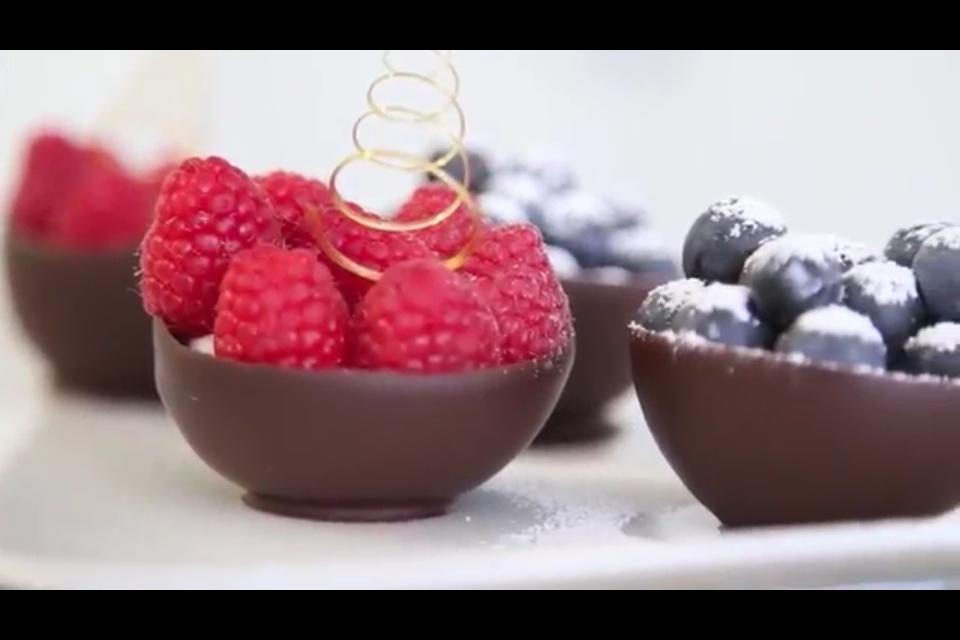 【Chocolate Cups for Valentines Day 】的做法