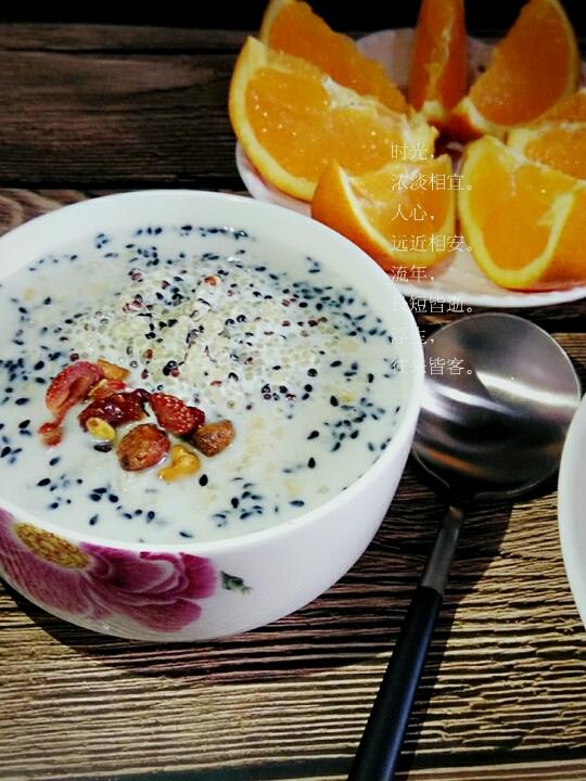 小吃货手作做的藜麦燕麦牛奶