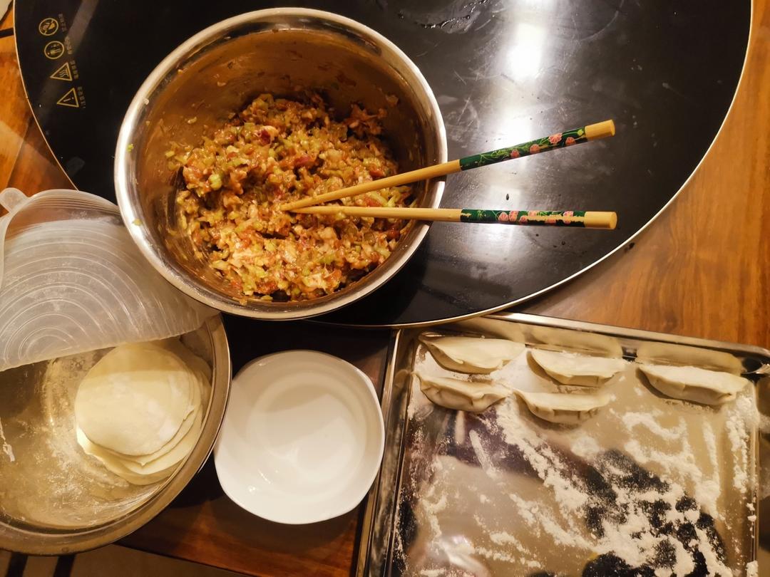 猪肉芹菜饺子馅，饺子馅怎么调才好吃