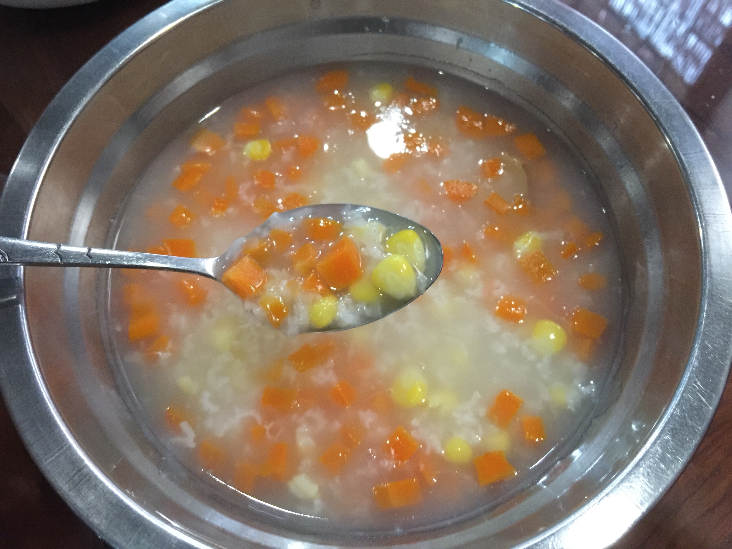 玉米红萝卜粥的做法 步骤3