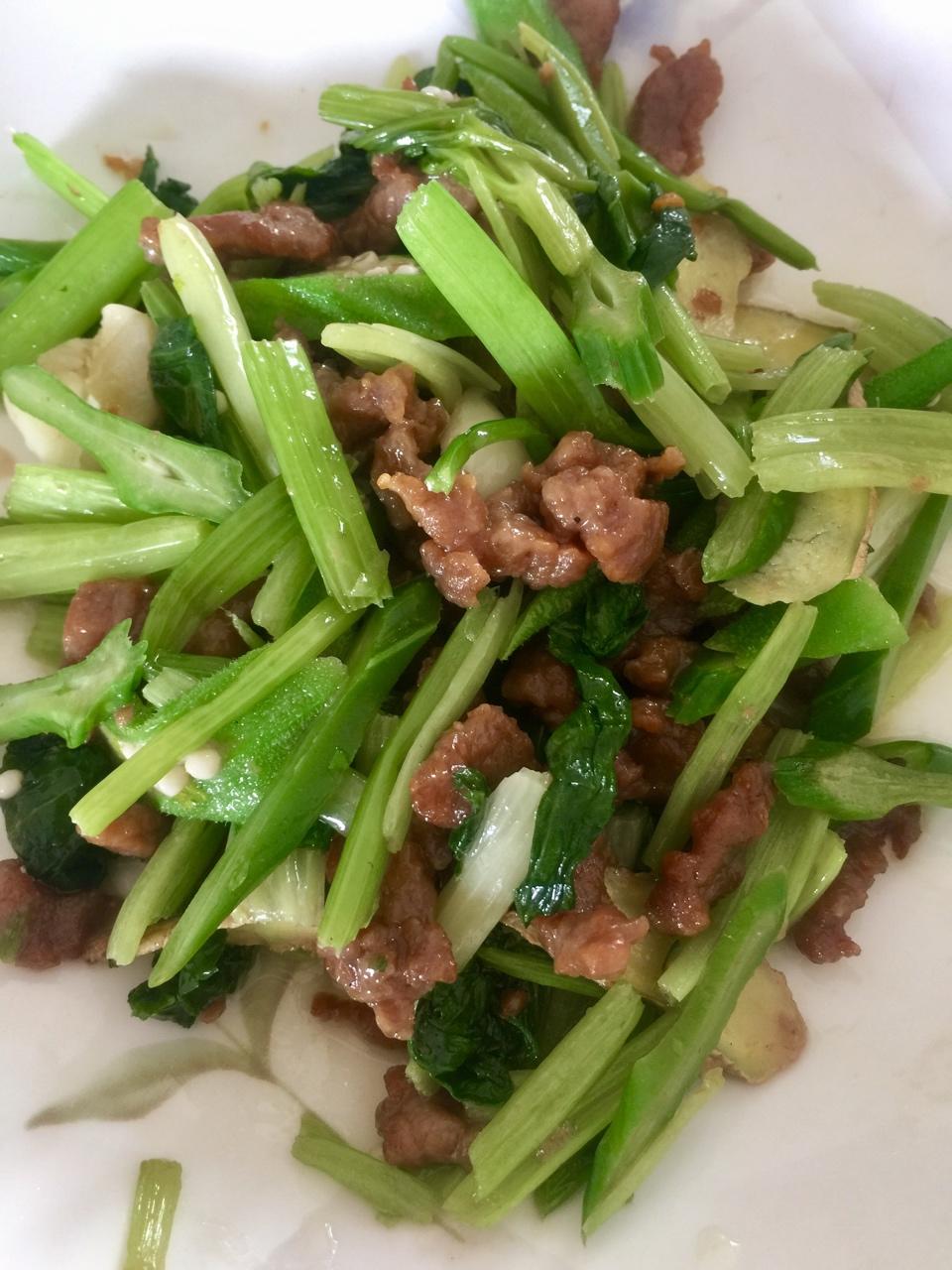 芹菜炒牛肉