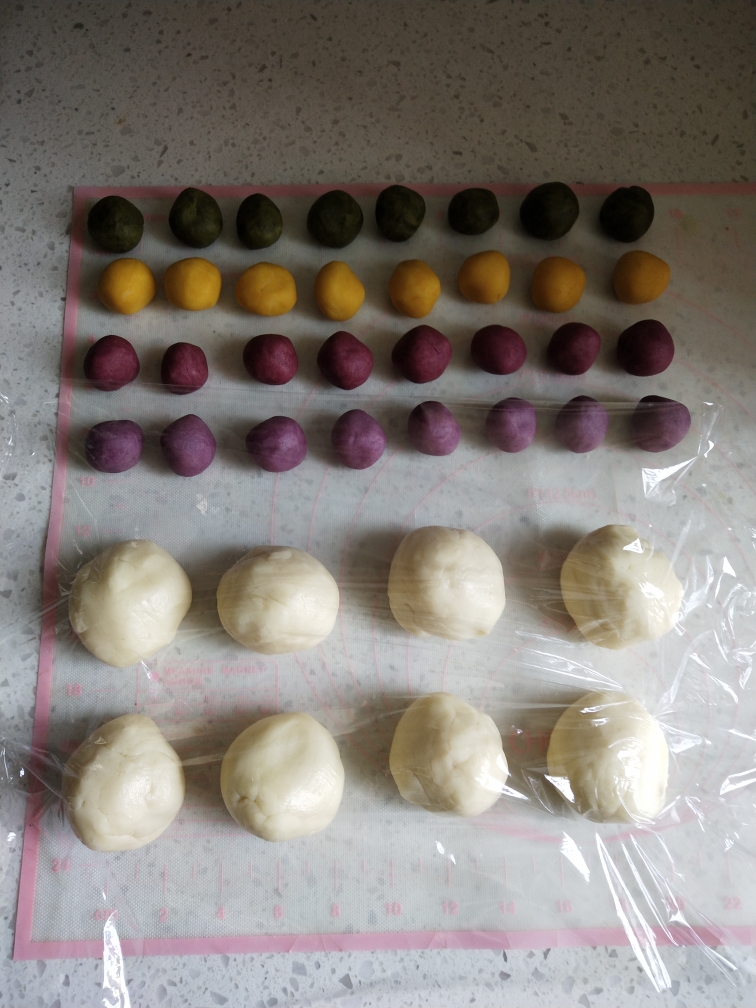 高颜值彩色蛋黄酥的做法 步骤12