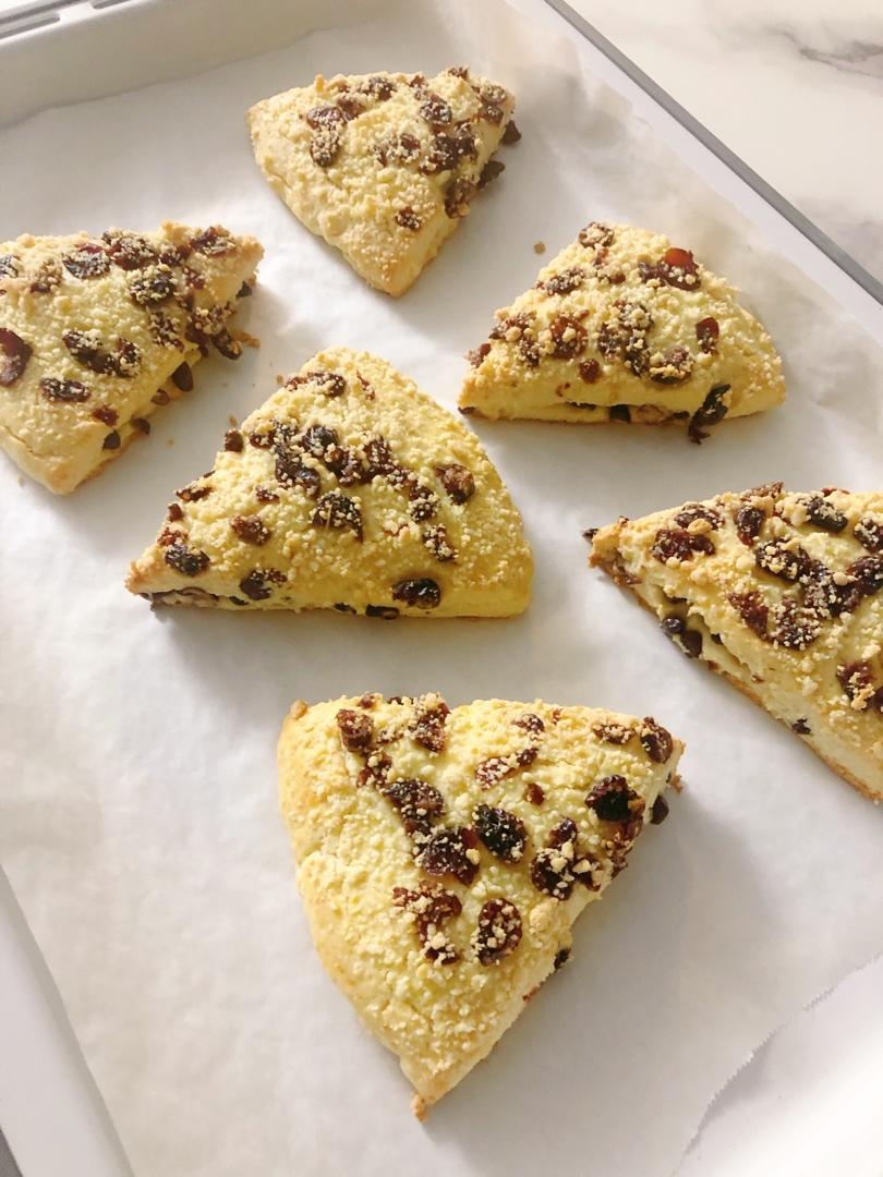 满屋飘香，口口都是满足——酥松香甜的蔓越莓蜜豆司康