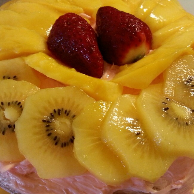 奶油水果装饰蛋糕