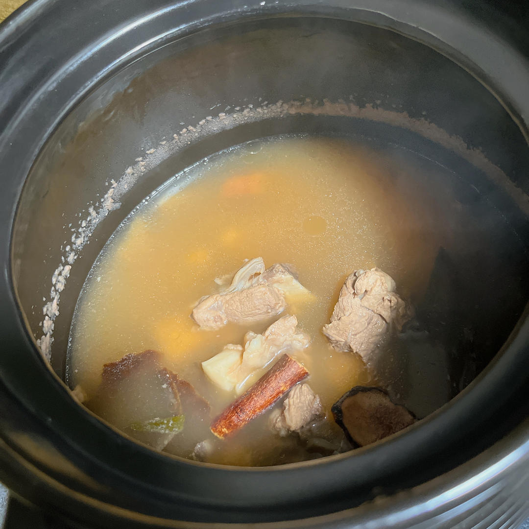 五指毛桃土茯苓牛大力汤的做法