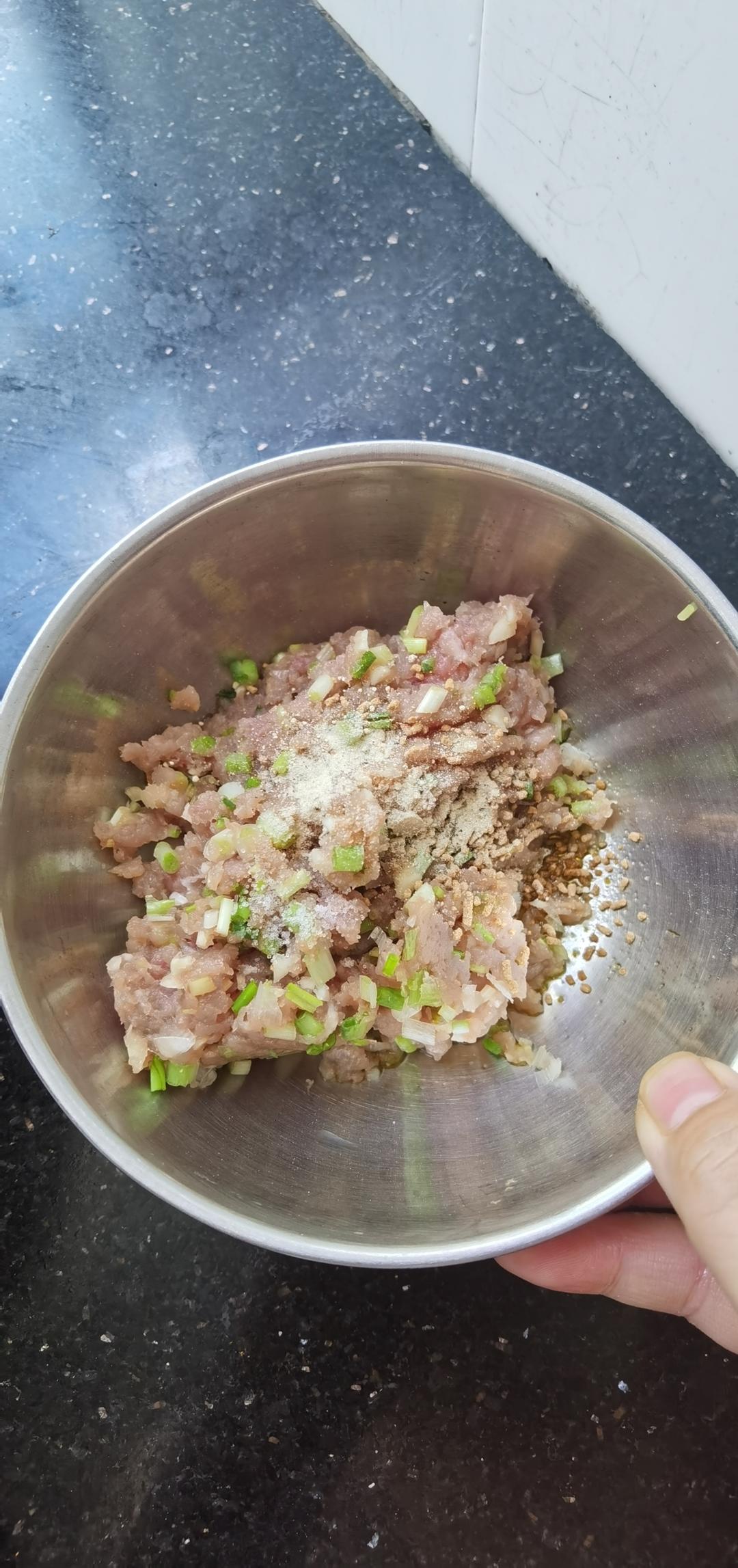 皮蛋瘦肉虾米粥，瘦肉米粥，香菇瘦肉青菜粥，的做法 步骤4