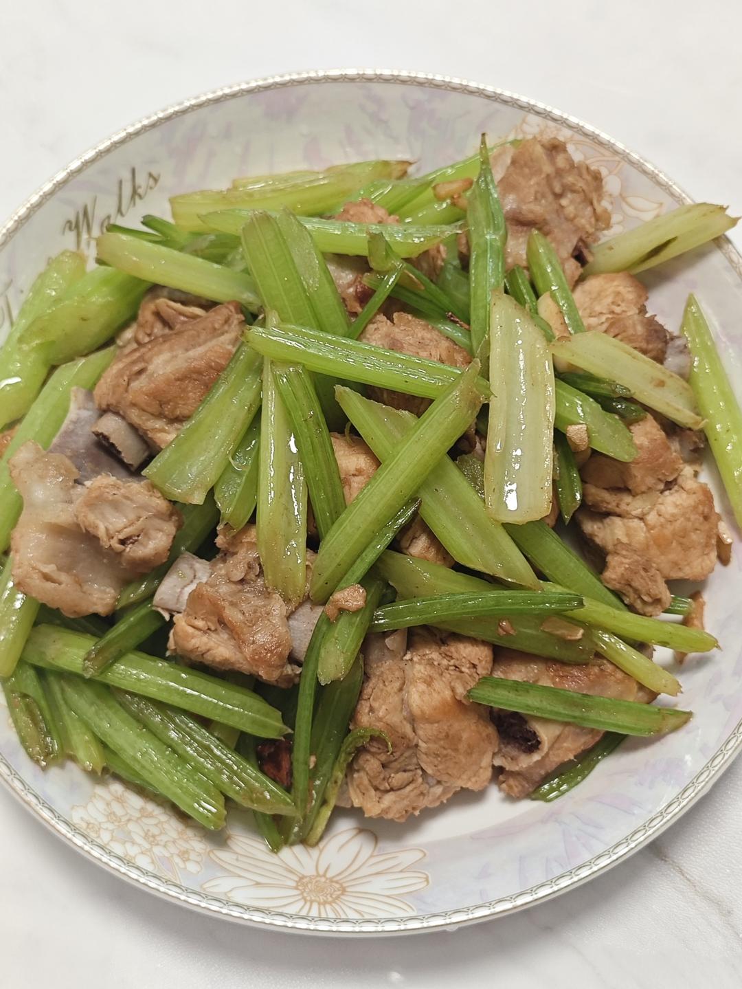芹菜炒排骨