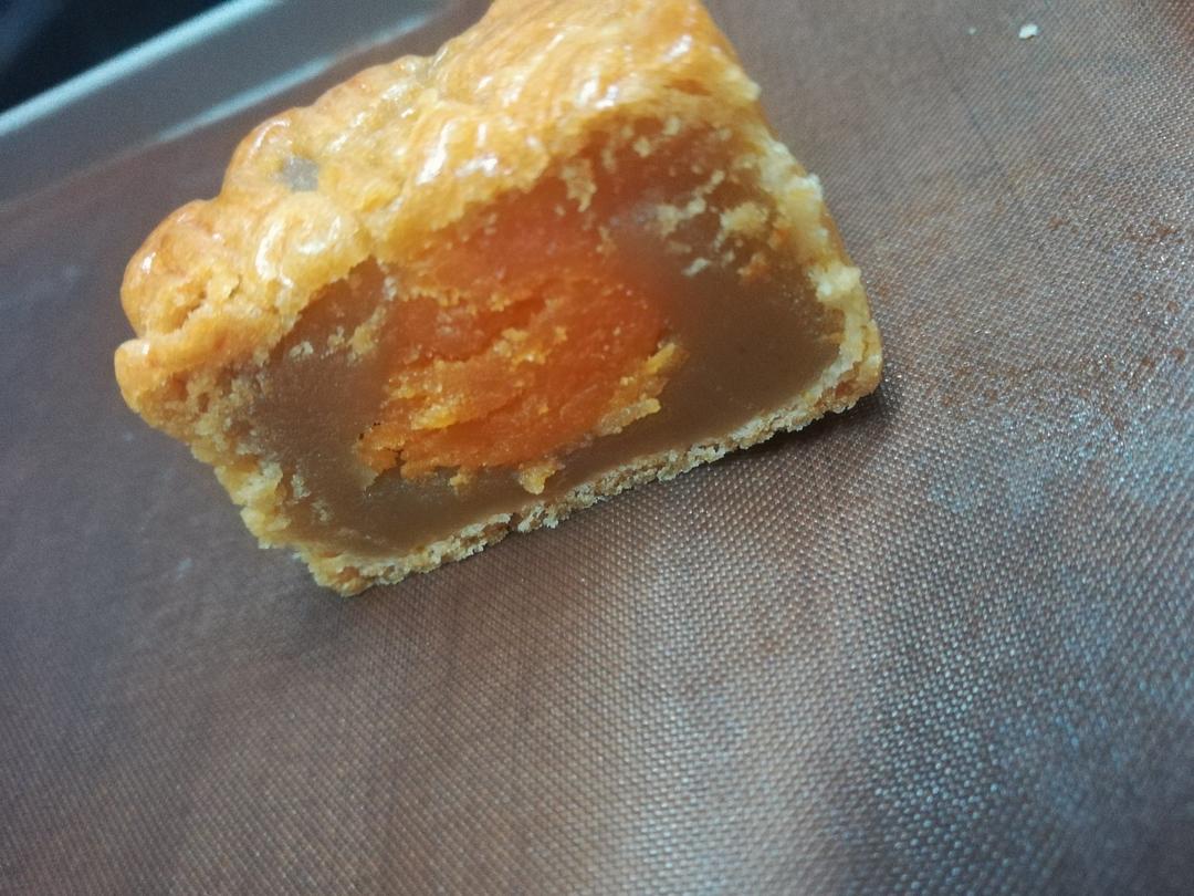 广式月饼——蛋黄莲蓉月饼