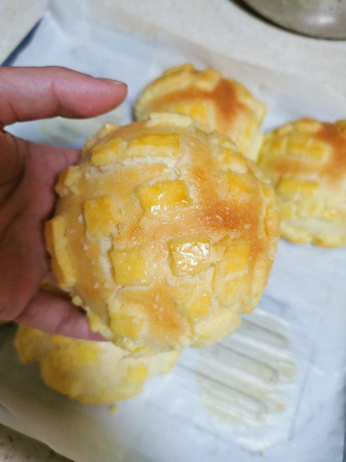 好吃到炸裂的港式菠萝包（附带制作酥皮的小视频）