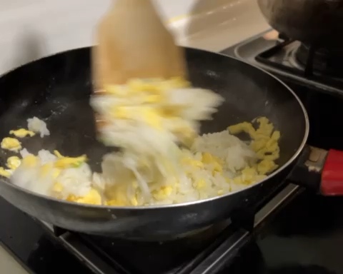 零厨艺也会做的蛋炒饭的做法 步骤8