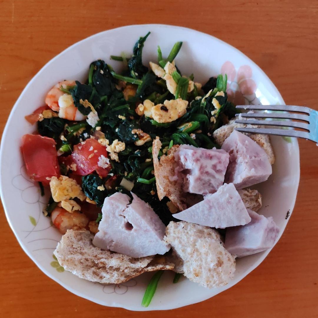 菠菜番茄炒虾仁蛋