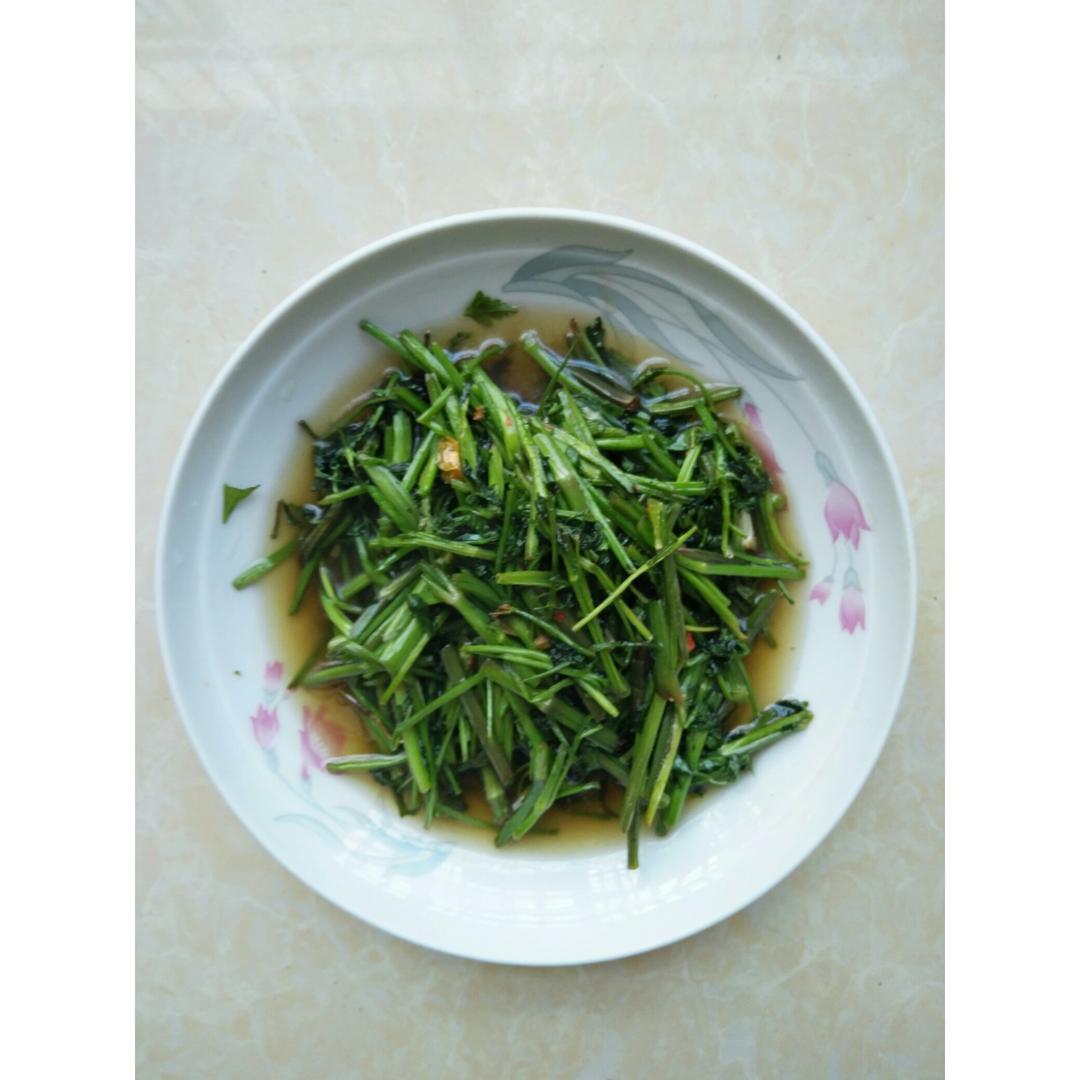 清炒水芹菜