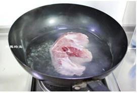 东北酸菜白肉锅的做法 步骤2