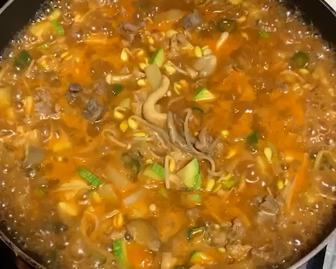 韩式杂蔬肥牛辣酱汤