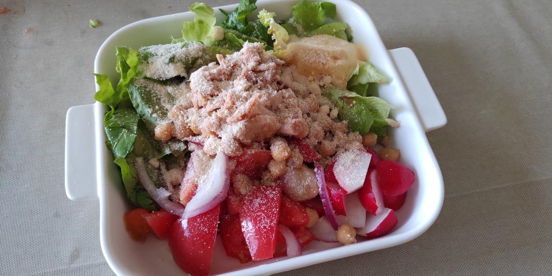 金枪鱼鹰嘴豆沙拉