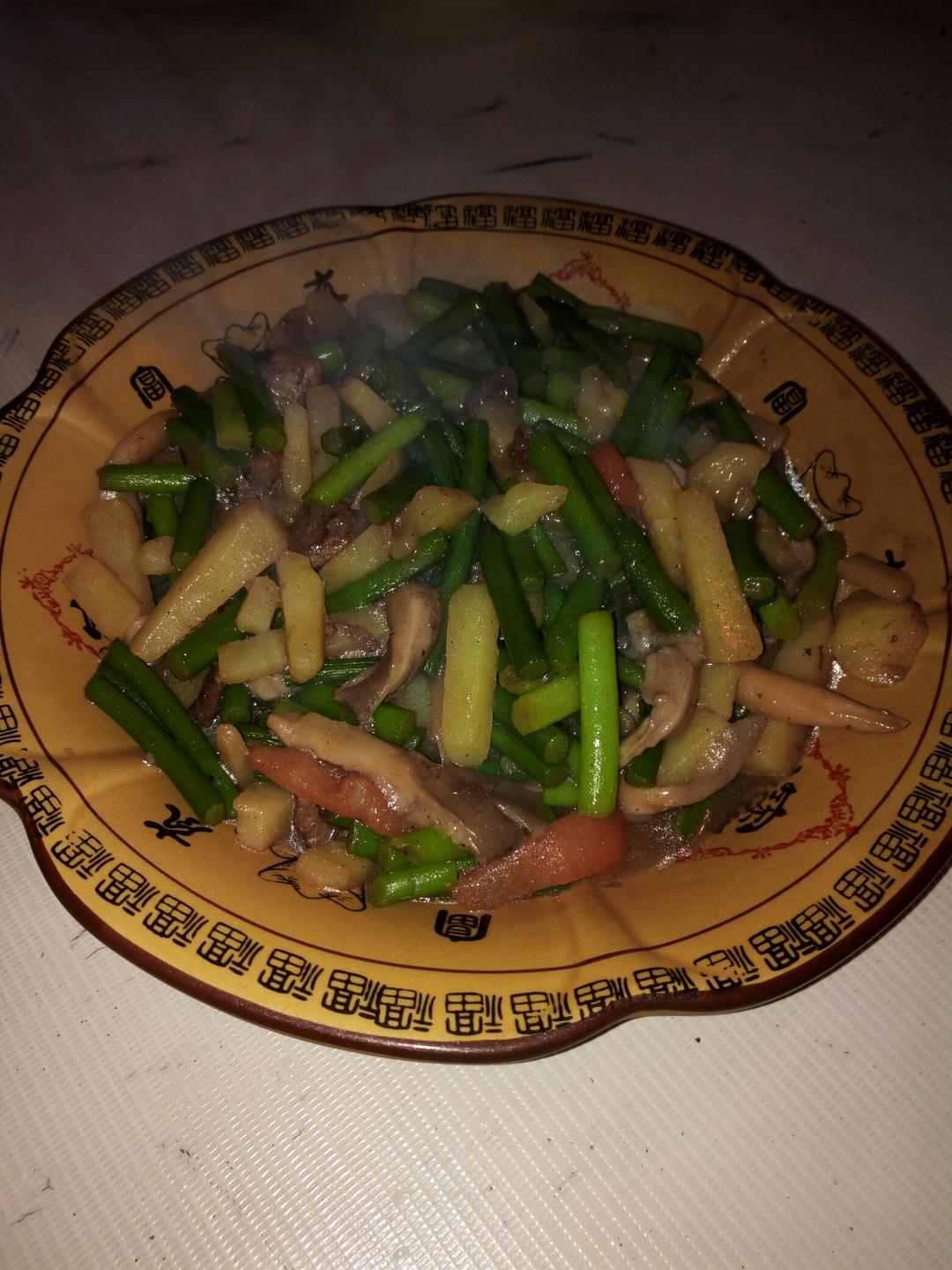 蒜苔蘑菇炒肉的做法 步骤1