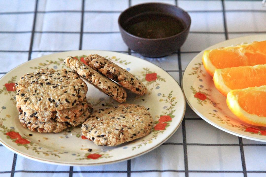 素食:有机燕麦芝麻大饼干