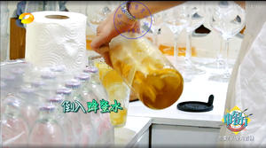 《中餐厅》薇式柠檬蜂蜜苏打水的做法 步骤9