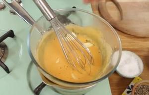 法式炒蛋 Scrambled eggs的做法 步骤3