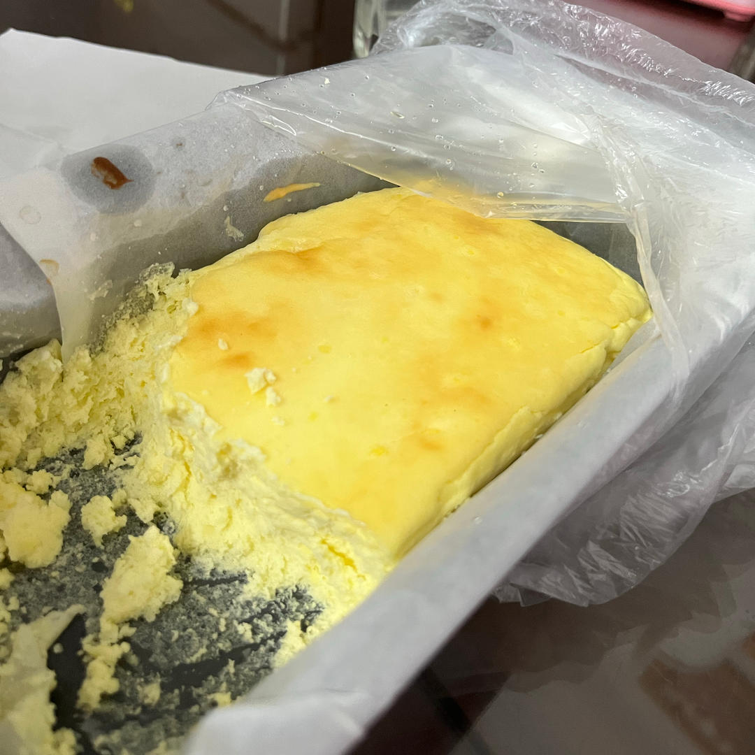 一晚上的等待果然是值得的，这是一款好吃的芝士蛋糕