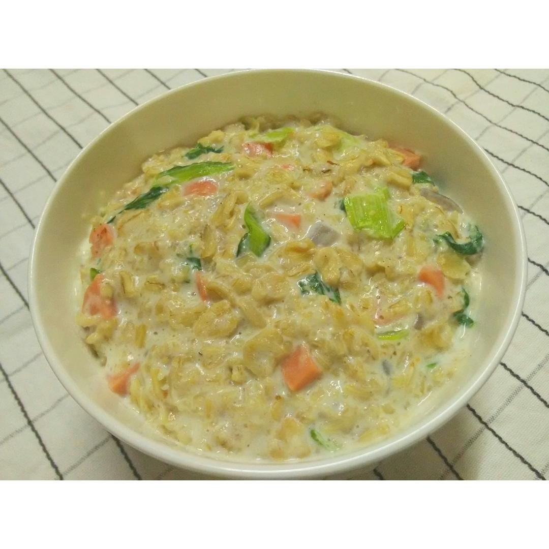 咸味蔬菜火腿燕麦粥