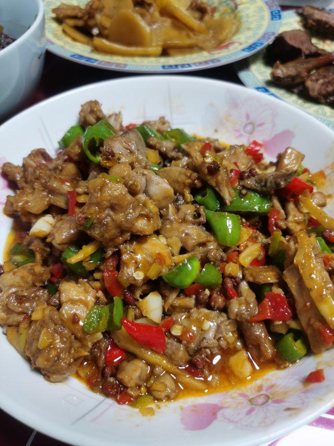 厨师长教你：自贡名菜“鲜锅兔”的家常做法，味道很赞先收藏起来