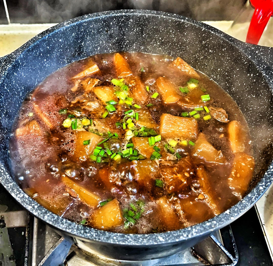 萝卜焖牛腩 （好吃得可以摆摊了）