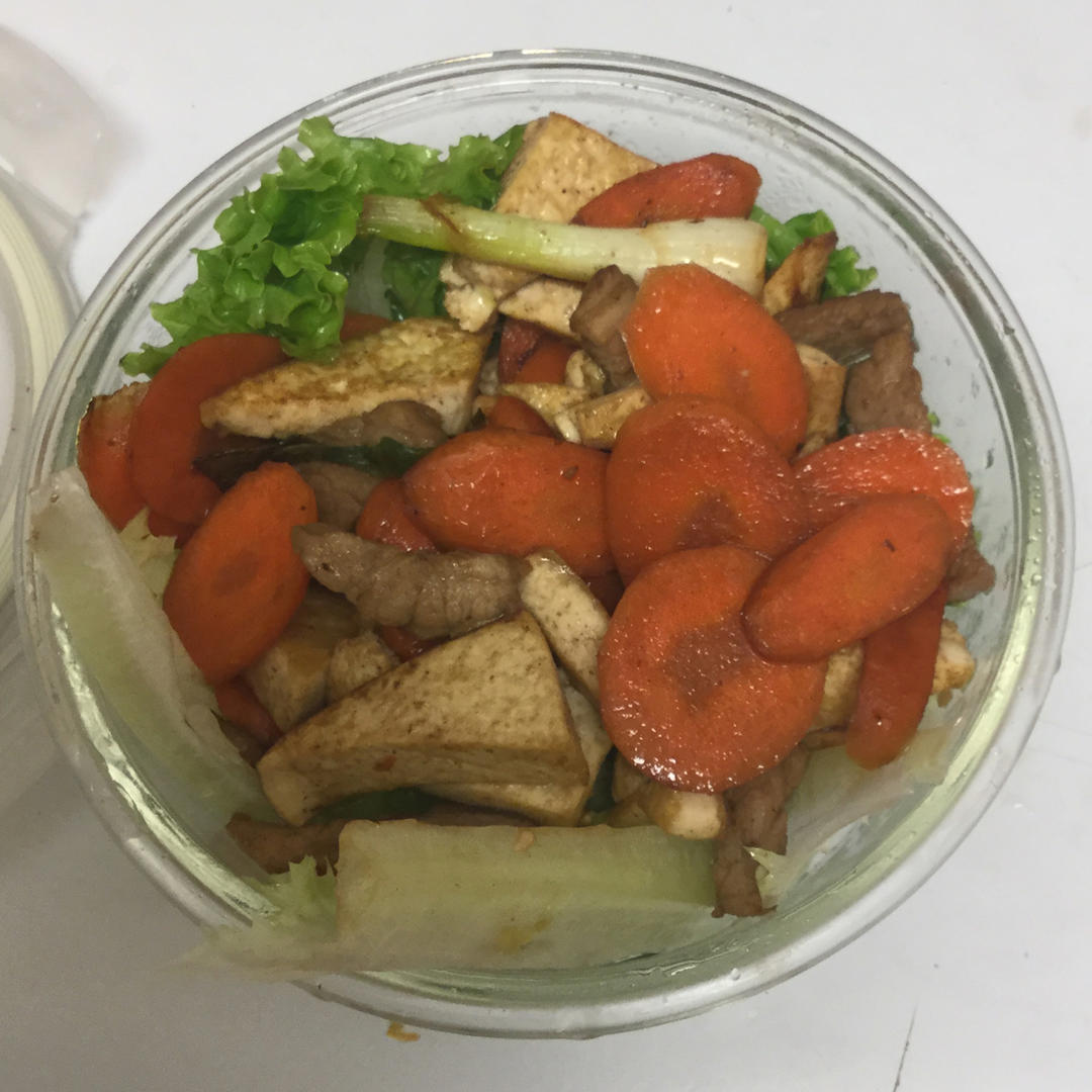 五花肉炒胡萝卜豆腐