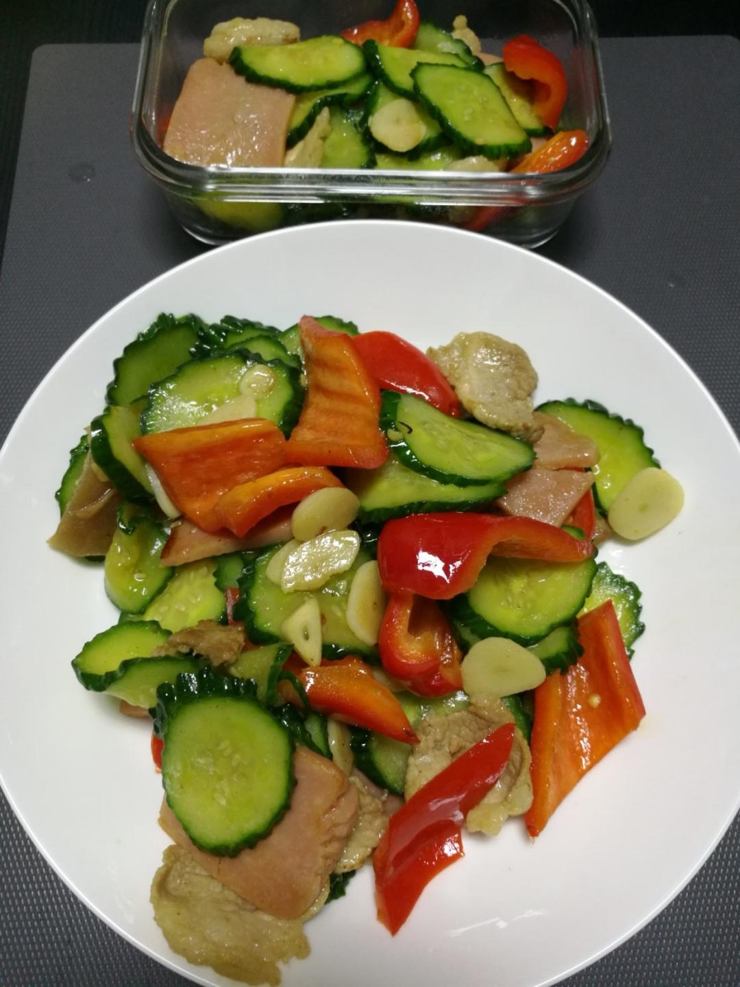 厨师长教你：“脆青瓜炒肉”的家常做法，爽脆的口感另一番感受