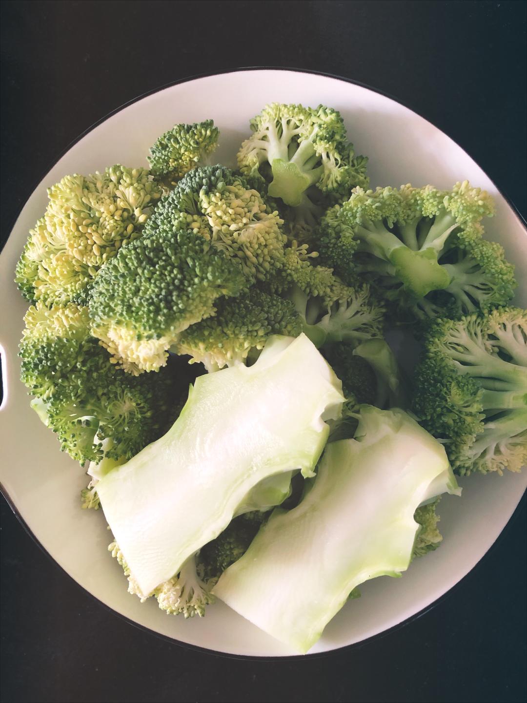 年夜菜之吉祥发财树（辣汁西兰花）的做法 步骤1