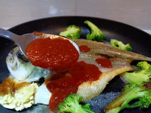 时鲜茄汁煎焗海鲈鱼的做法 步骤7