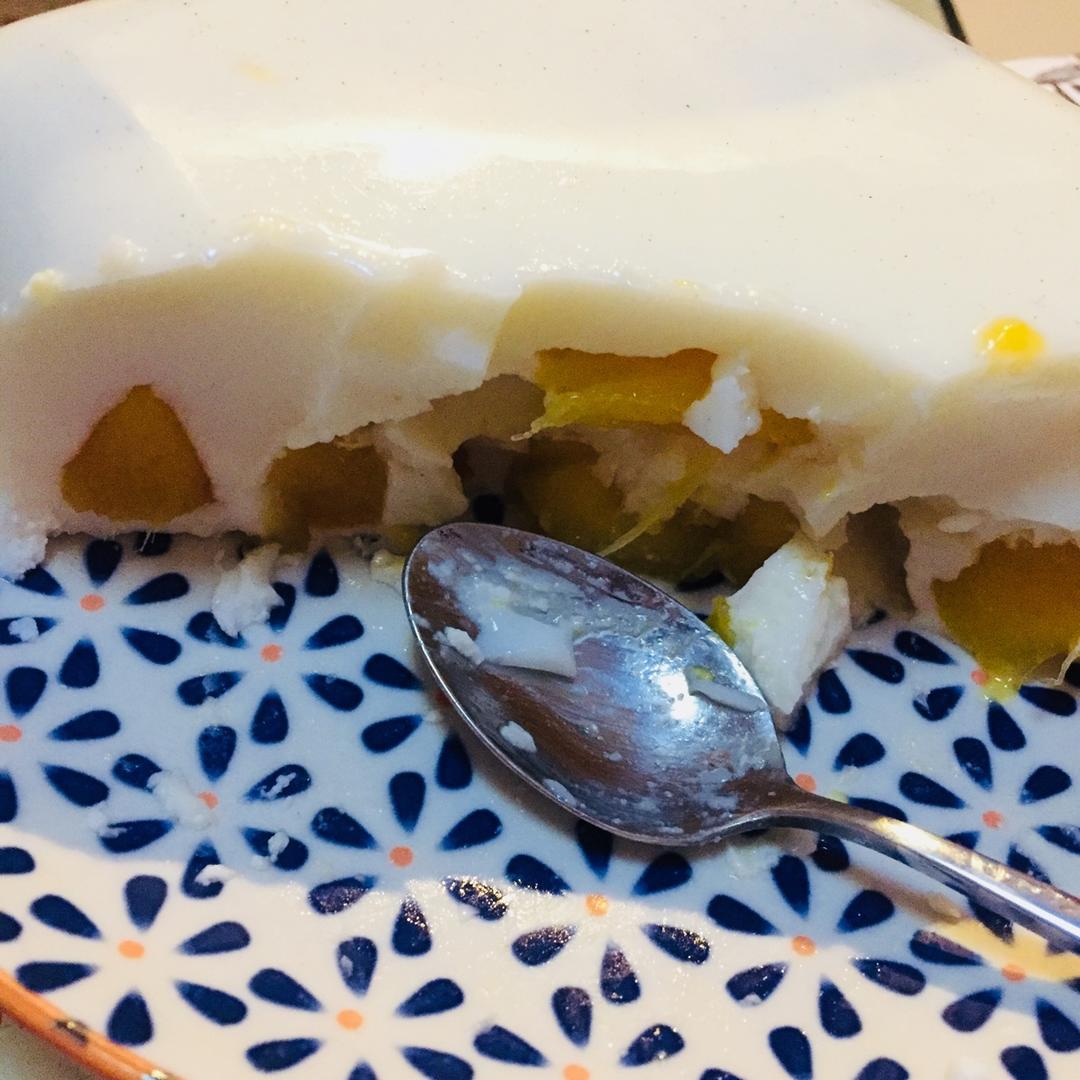 粒粒芒果椰汁冻糕