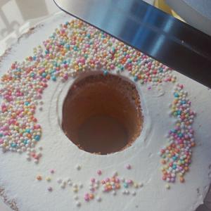 糖珠/糖针装饰奶油蛋糕的做法 步骤3