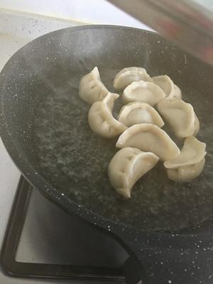 脆皮锅贴 生煎 快手菜 速冻饺子版的做法 步骤4