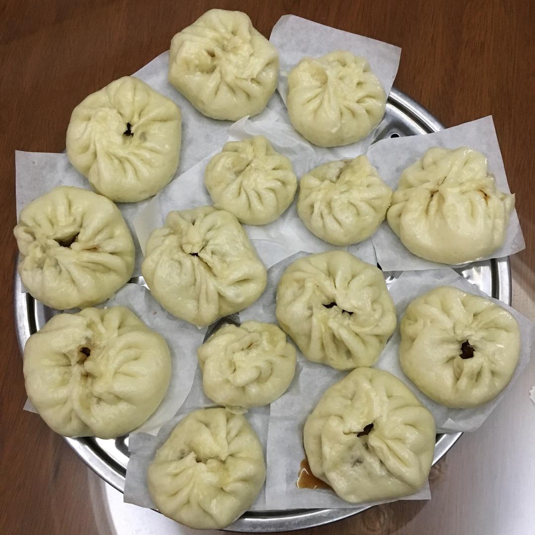 云朵般松软爆浆蜜汁叉烧包