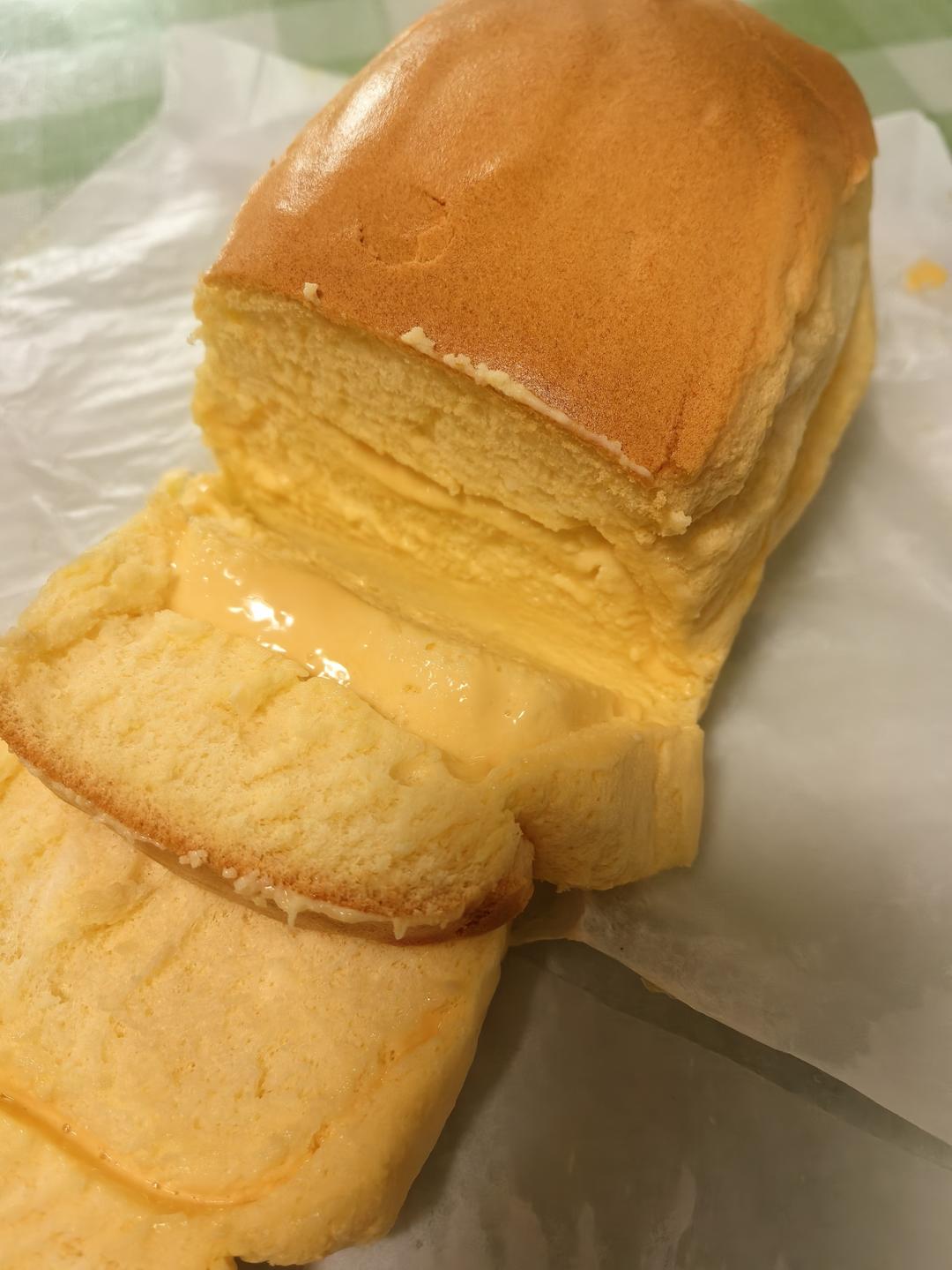 堪比柯基屁股
爆浆芝士🧀古早蛋糕