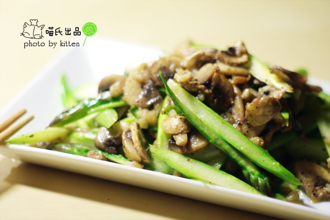 芦笋炒蘑菇