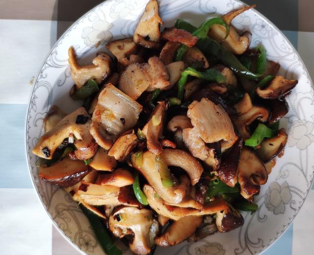 香菇青椒炒肉