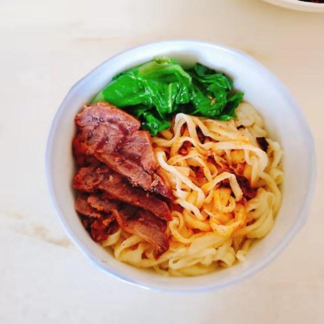 青菜牛肉手擀面