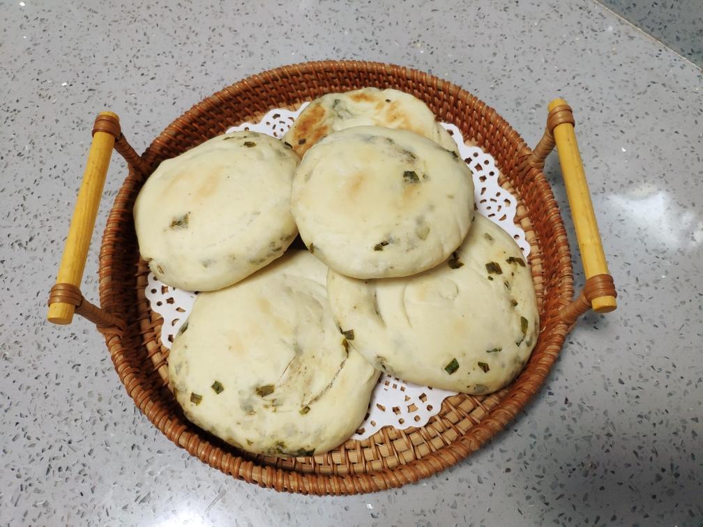 葱花饼，发面葱油饼，可煎可烤，煎饼松软，烤饼脆香的做法 步骤12