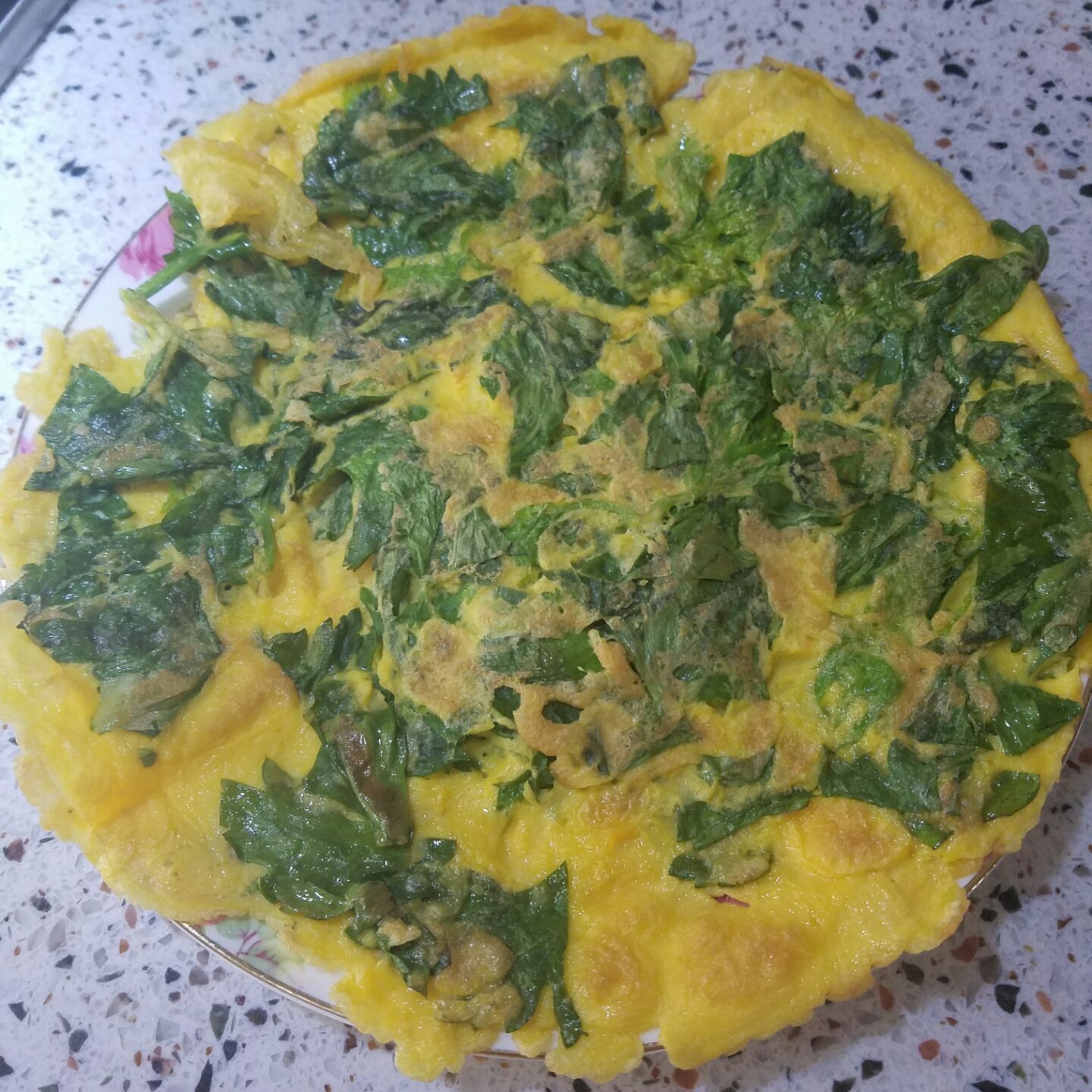 芹菜叶蛋饼