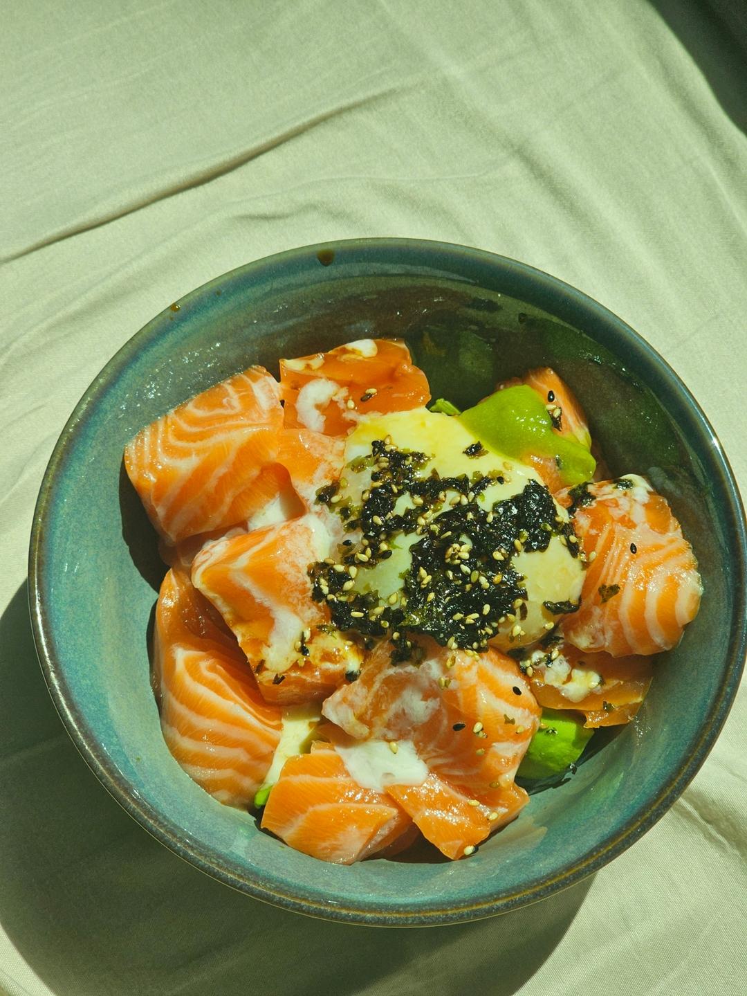 三文鱼牛油果拌饭